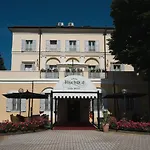 Rechigi Park 4*