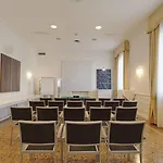 Rechigi Park 호텔 4*