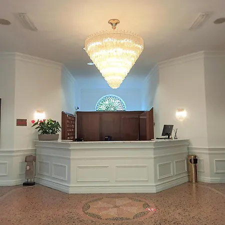 מלון Rechigi Park 4*