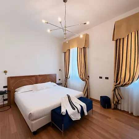 Rechigi Park מלון 4*