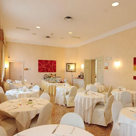 Rechigi Park Отель Модена