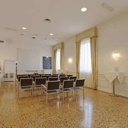 Rechigi Park 4*
