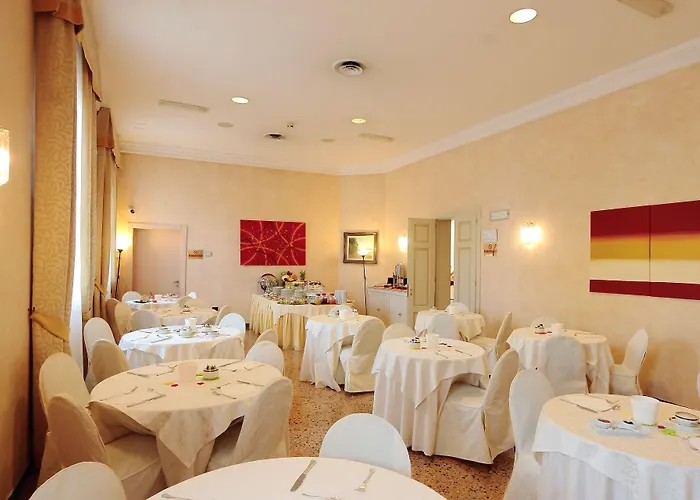 Rechigi Park فندق مودينا