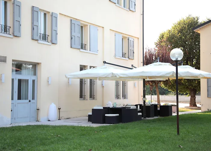 Rechigi Park فندق مودينا