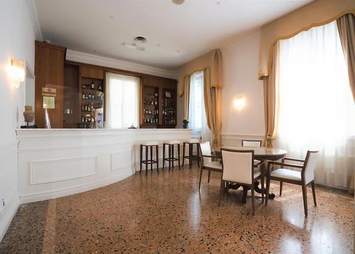 Rechigi Park فندق 4*